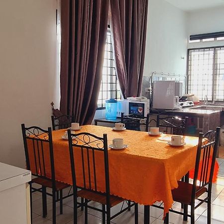 Villa Anjung Klia House 72 With Neflix à Banting  Extérieur photo