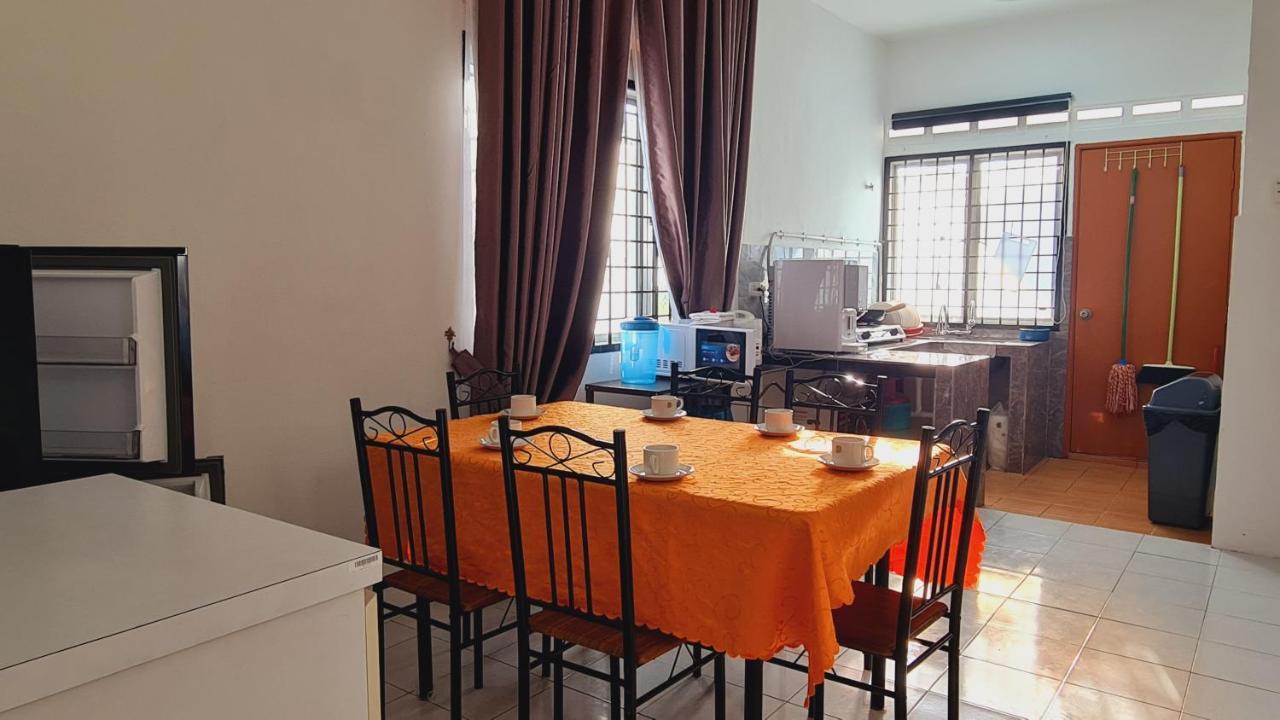 Villa Anjung Klia House 72 With Neflix à Banting  Extérieur photo