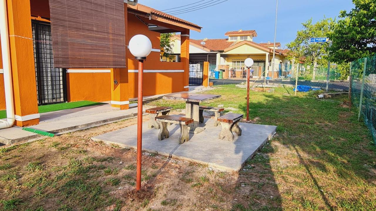 Villa Anjung Klia House 72 With Neflix à Banting  Extérieur photo